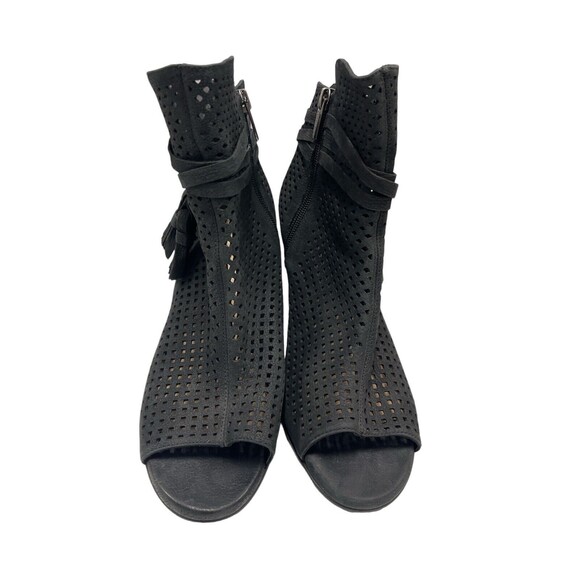 Vince Camuto Black Suede Leather Sexy VC Kamey perforated Ankle BOOTS Sz 9M - Picture 5 of 10
